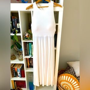 AritziaWilfred White Cotton Sundress Cross strap Detail in the back